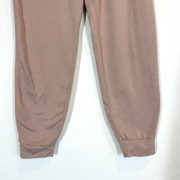 Vuori Performance Joggers Dreamknit Pants Dusty Pink Size Medium - Picture 5 of 7